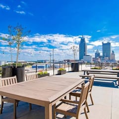 City Center Apartment - Free Parking & Great Views