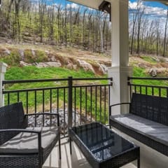 Family Escape w/ Garage, Pool & Park