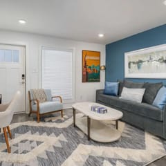 Highland Park Apt w/ Skyline Views + Parking