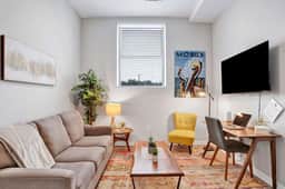 Beautiful 1 BR Renovated Apt in downtown