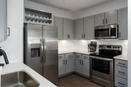 Birmingham Luxury: 2BR Apartment w/ Pool & Gym