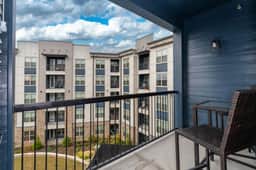 Birmingham Luxury: 2BR Apartment w/ Pool & Gym