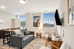 City Center Apartment - Free Parking & Great Views