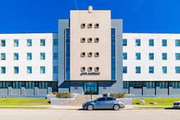 City Center Apartment - Free Parking & Great Views