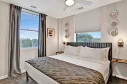 City Center Apartment - Free Parking & Great Views - Image 3