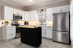 Executive 3-Bed Townhouse w/ 2-Car Garage