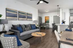Grandview Apartment: Shops, Restaurants Nearby!