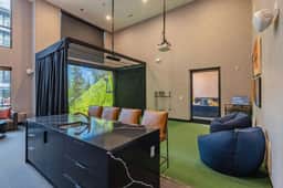 Grandview Apartment: Shops, Restaurants Nearby!