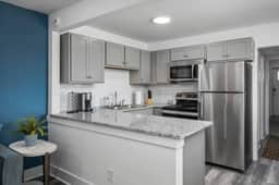 Highland Park Apt w/ Skyline Views + Parking - Image 5