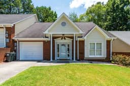 Hoover Townhouse|Great location|3 BR 3 Bath - Image 2