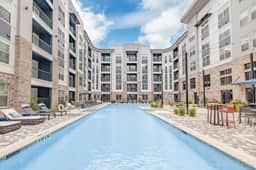 Luxury Apartment: Pool, Near Grandview Medical
