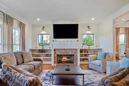 Stylish 4BR near Avondale Restaurants | Sleeps 10