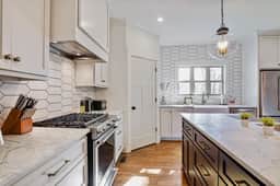 Stylish 4BR near Avondale Restaurants | Sleeps 10