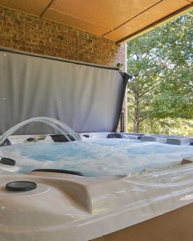 Hot tub on the covered patio at Fairways Abound, on the RTJ Trail in Birmingham