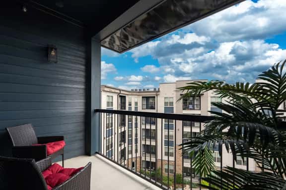 Luxury Apartment - Pool, Restaurants & Shopping - Image 1