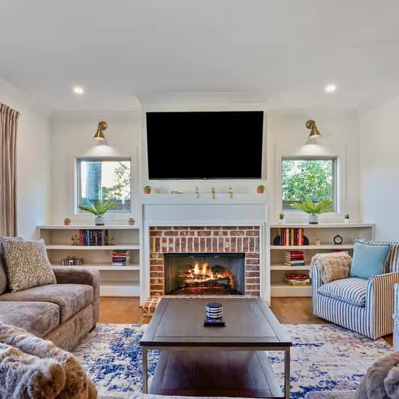 Stylish 4BR near Avondale Restaurants | Sleeps 10 - Image 1