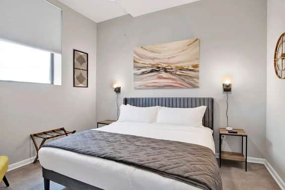 Beautiful 1 BR Renovated Apt in downtown