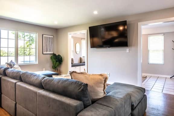 Family Retreat in Birmingham – 7BR/4BA - Imagen 4