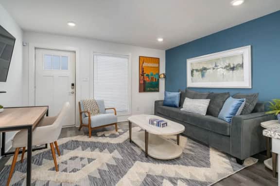 Highland Park Apt w/ Skyline Views + Parking