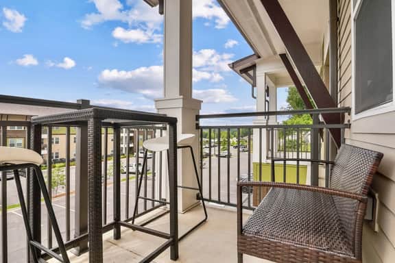 Luxury 2 Br Townhouse with Garage + Pool