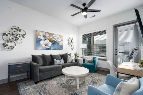 Luxury Apartment - Pool, Restaurants & Shopping