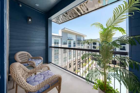 Luxury Apartment: Pool, Near Grandview Medical