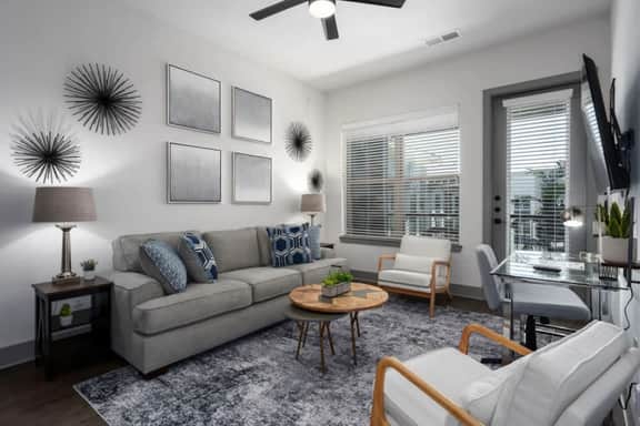 Luxury Apartment: Pool, Near Grandview Medical