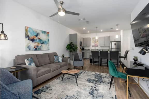 Oak Mountain Retreat: Pool, Gym & Balcony
