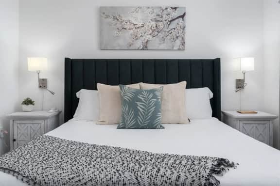 Pet-Friendly Getaway with Pool & Gym - Bild 5