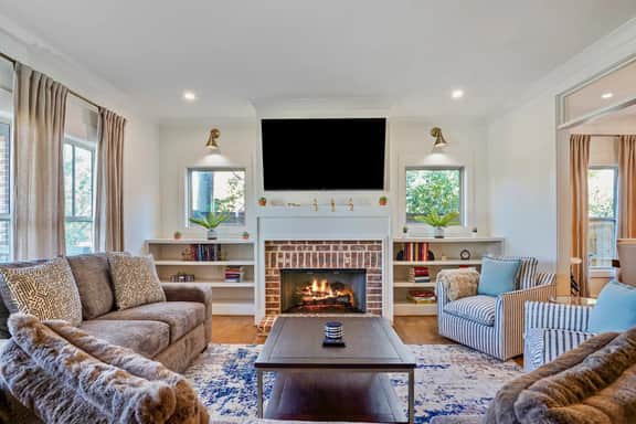 Stylish 4BR near Avondale Restaurants | Sleeps 10