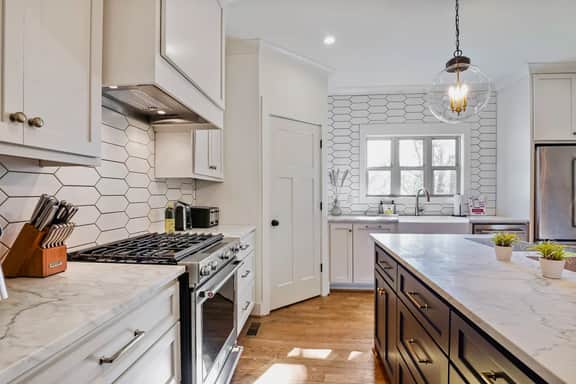 Stylish 4BR near Avondale Restaurants | Sleeps 10