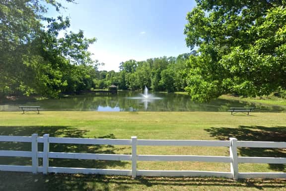 Gameday Home · Dog-Friendly · Private Lake - Image 2
