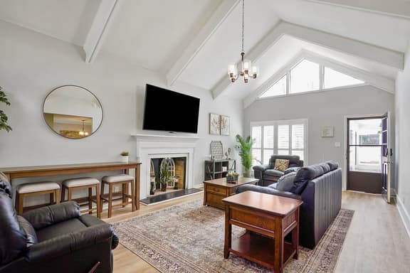 3 BR 2 BA Duplex near interstate