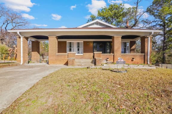 Beautiful Historic Home | Sleeps 16 | Amphitheater