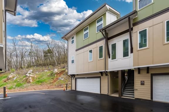 Family Escape w/ Garage, Pool & Park