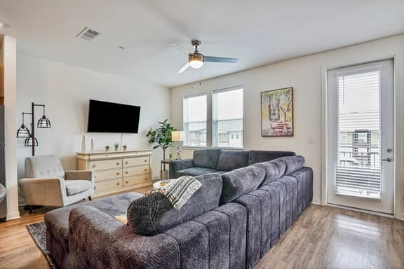 Luxury 2 Br Townhouse with Garage + Pool