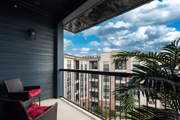 Luxury Apartment - Pool, Restaurants & Shopping
