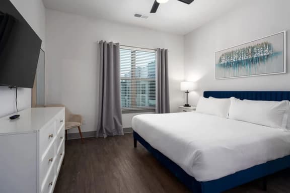 Luxury Apartment: Pool, Near Grandview Medical