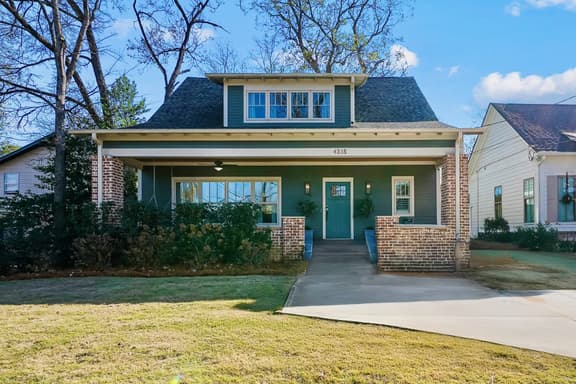 Stylish 4BR near Avondale Restaurants | Sleeps 10