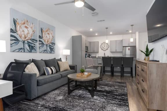 Stylish Stay Off I-65 • Pets Welcome!